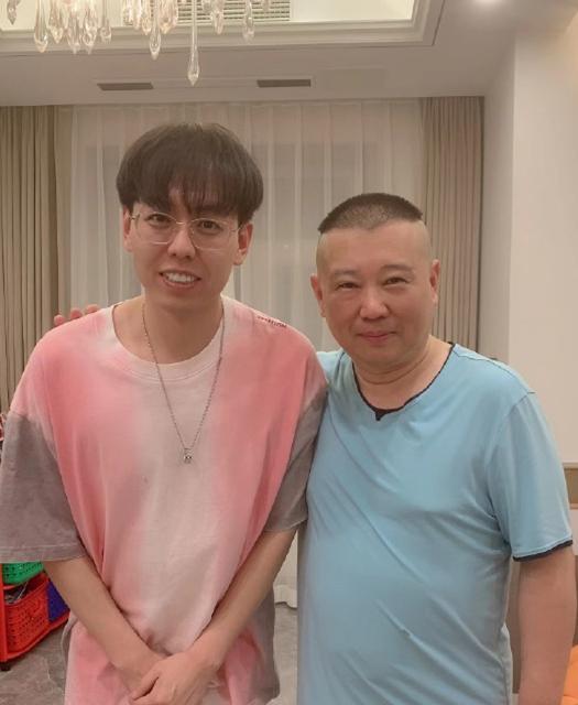 靳鹤岚|德云社靳鹤岚发文，直呼奔着150斤去了，粉丝：月子餐都被你吃了