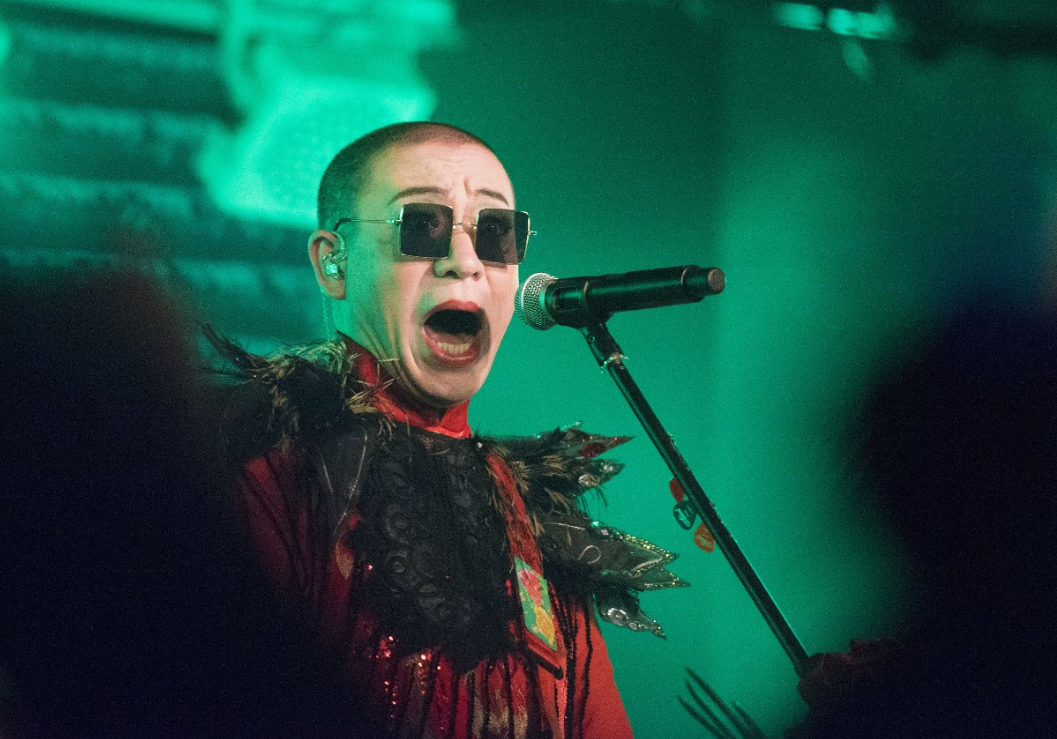 梁龙|从保安到摇滚歌手，曾被王菲都倒追，二手玫瑰梁龙经历了什么？