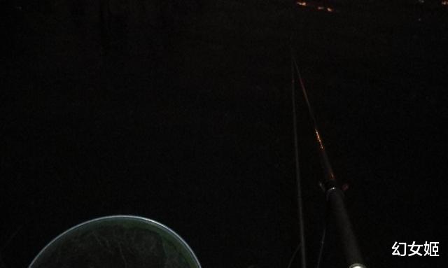 广东一男子罕见钓获“米级”大鱼，重量超过80斤，钓友：西江鱼王