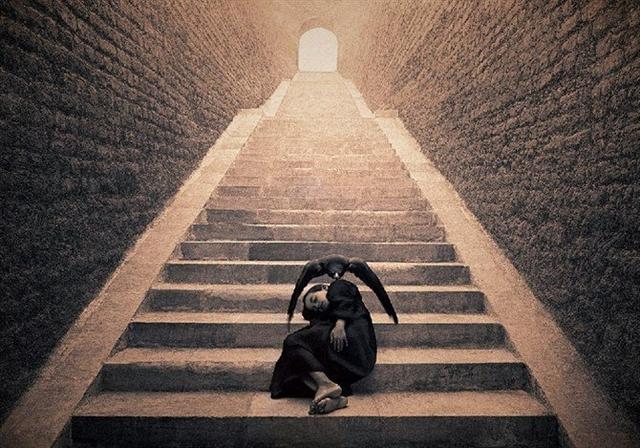 王文华|生辰中印为用的女子，选择继续深造还是找工作？未来生活如何？