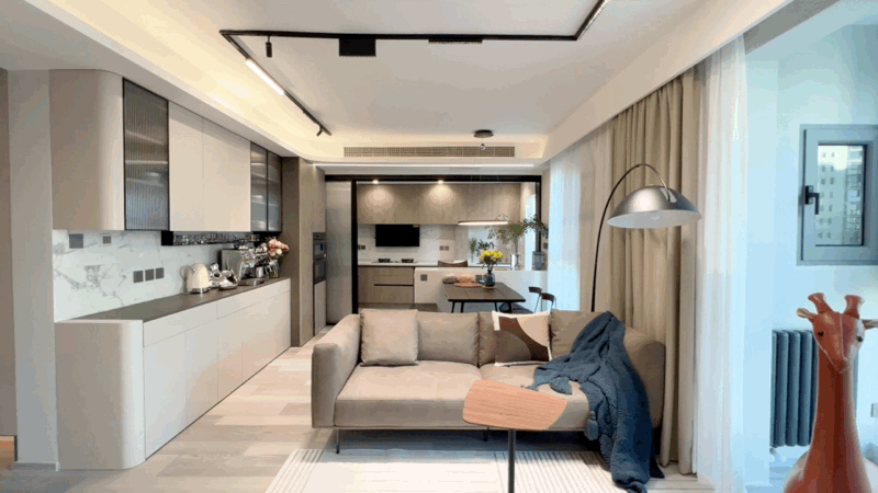 112㎡现代两居,4处柜门变房门,这个家到处都是“密室”,有趣