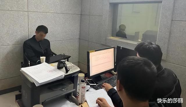 2018年,足浴店美女遭抛尸,手脚被绑只着内裤,肮脏男女玩火自焚