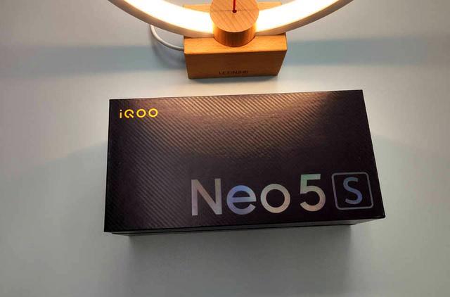 高通骁龙|配置小幅提升性能和用户体验全面升级iQOONeo5S评测