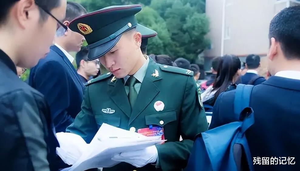 文职|军队文职面向社会秋招,年薪10万左右,符合3种情况可优先录取