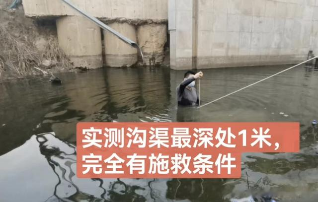 武汉120闯红灯致被撞司机溺亡,死者家属:医护人员停职半年,肇事司机已被刑拘