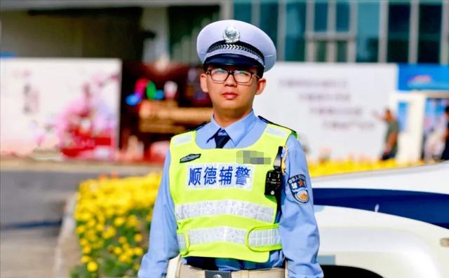 辅警|别看辅警和协警仅差一个字，待遇却是天差地别，别等踩了坑才后悔