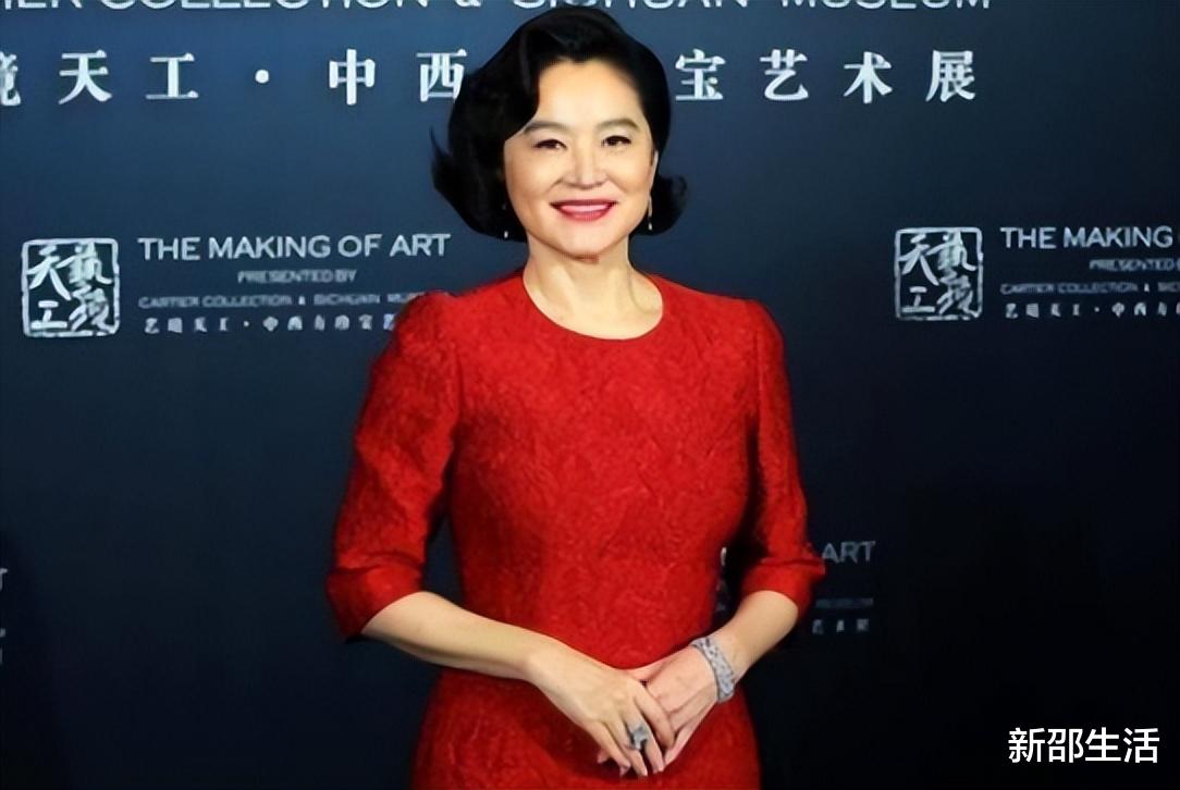 运动 23岁张敏遇上24岁周慧敏，这10位女星的20几岁，美得不可一世