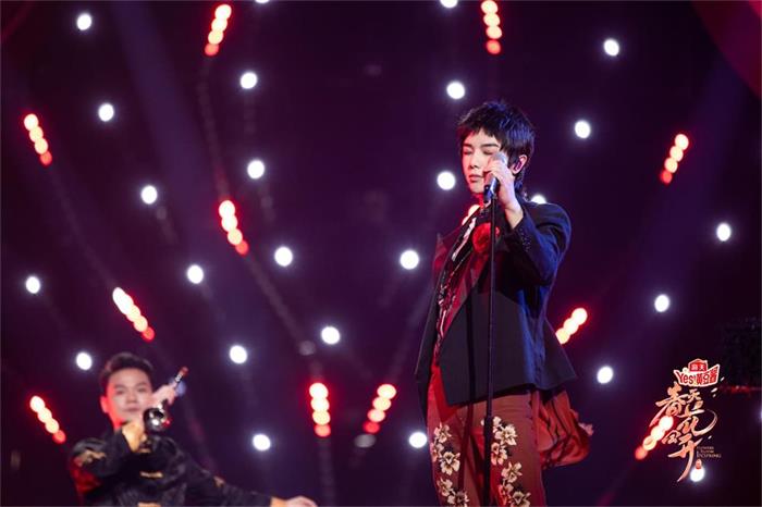 民乐|华晨宇献唱民乐版《小镇里的花》 用编钟演绎新民乐无限生机