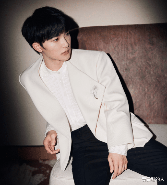 航天|追光之夜:韩红《星梦》致敬航天工作者,周深歌声温暖大气有力量