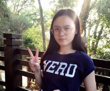 赵赫|两人因“爷孙恋”走红，如今8年过去了，少女已失去纯真的笑容