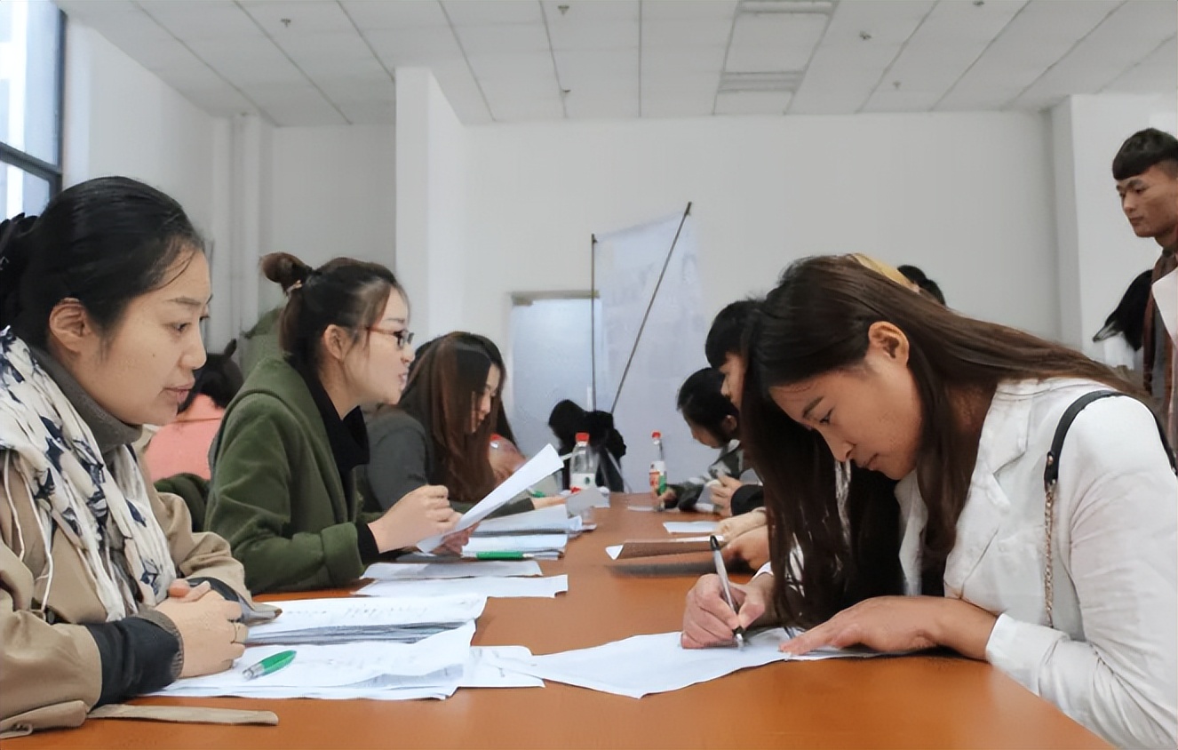 招聘|烟草局公开招聘正式职工，平均月薪7853元左右，多地有岗不限户籍