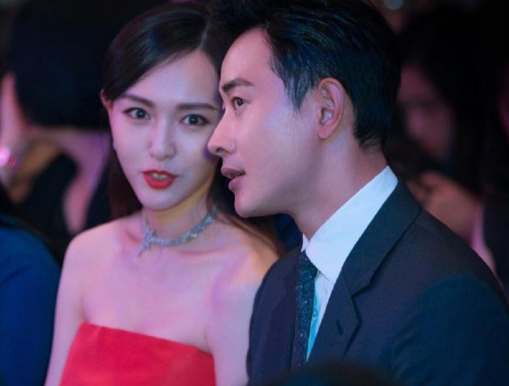 罗晋|传李一桐插足唐嫣婚姻？借罗晋打入对方阵营，两人姿势暧昧像情侣