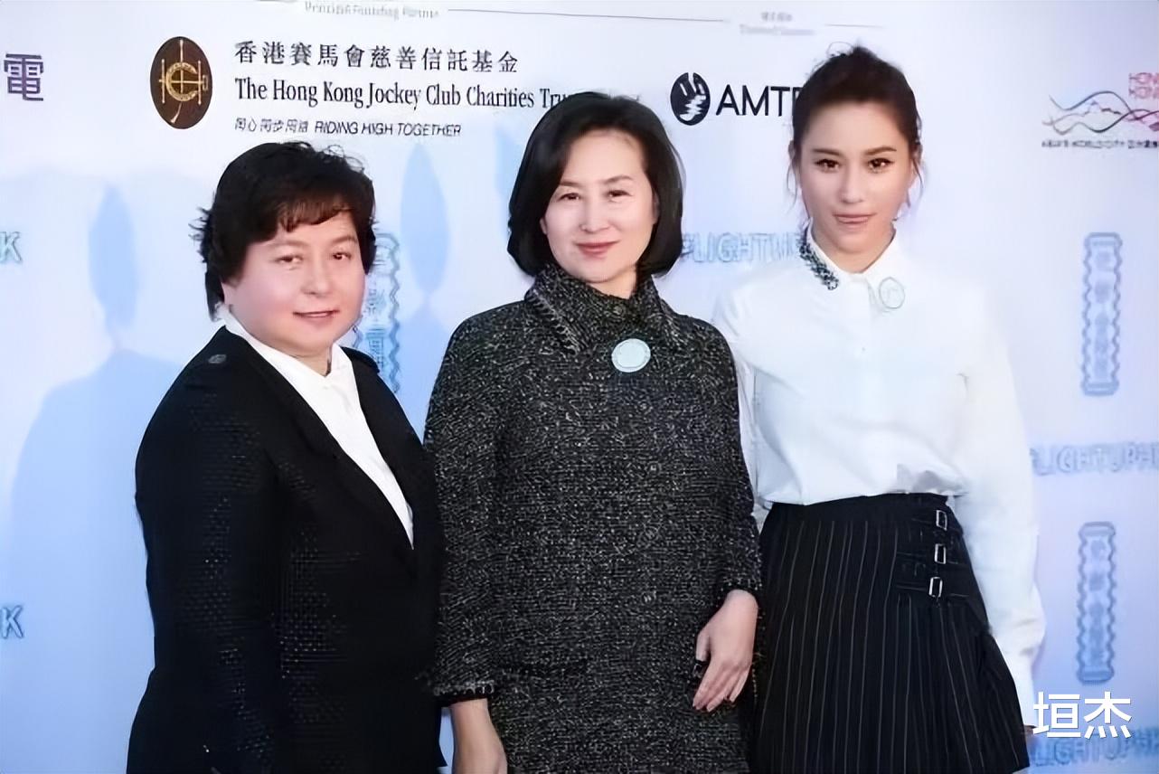 亚姐 何超莲是“最美千金”?看到她姐姐的照片后,我才发现是错的