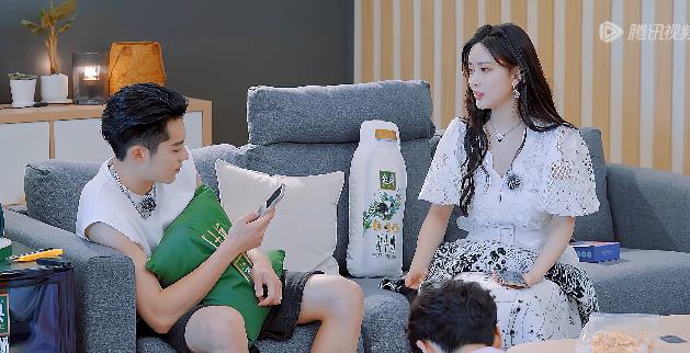 杨紫|孟子义一本正经唱歌，王传君大开眼界，自嘲终于活明白了