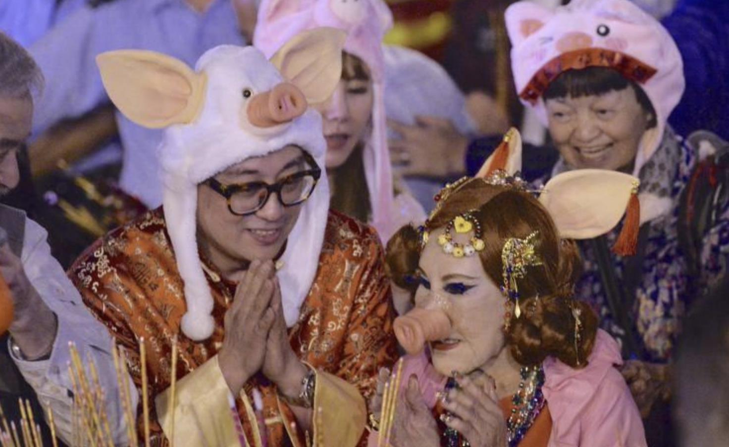 朱茵|黄夏蕙宣布离开香港，或随家人移民美国，以生肖造型抢头香成绝响