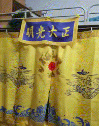 “骗我进厂,说厂子里面靓女多,你们看看这是人干的事吗?”哈哈哈