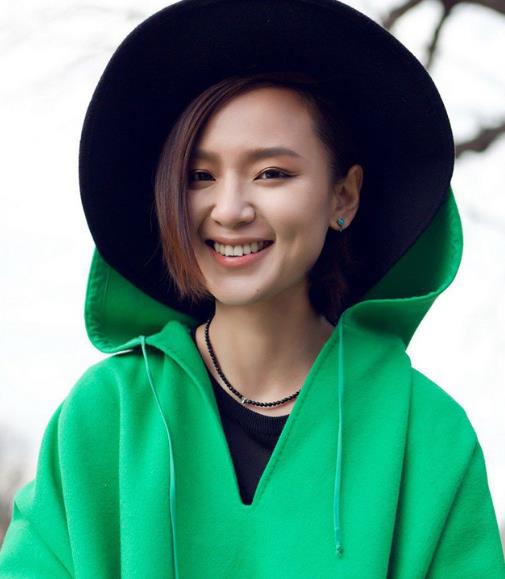 周笔畅|晒晒周笔畅自己的豪宅,走的是奢华宫廷风格,进门仿佛是皇宫一样