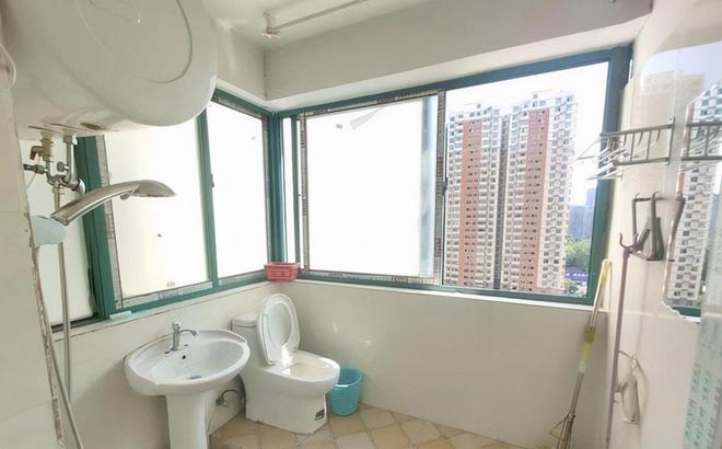 老婆不听劝告,坚持把阳台改成厕所,入住2个月后她后悔了!