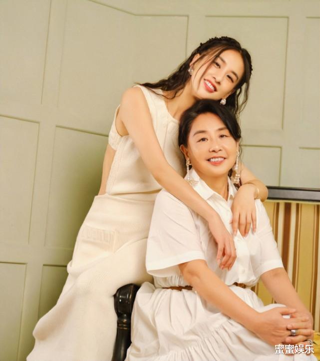 杨紫|母亲节!伊能静晒女儿做的松饼,杨紫童年美,韩庚晒大肚要当爹了