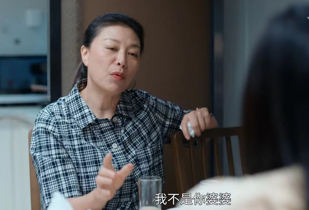 双面胶|?把《双面胶》和杨子珊新剧对比，发现女人遇到好婆婆，真不一样