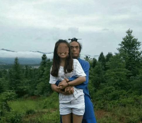 男子网上发帖寻“女道友”，看到应征女子，网友：这修的什么道？