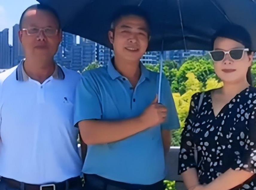 许敏|许敏已晒出军装照,老杜被曝曾接受粉丝捐款,网友称其白吃白喝