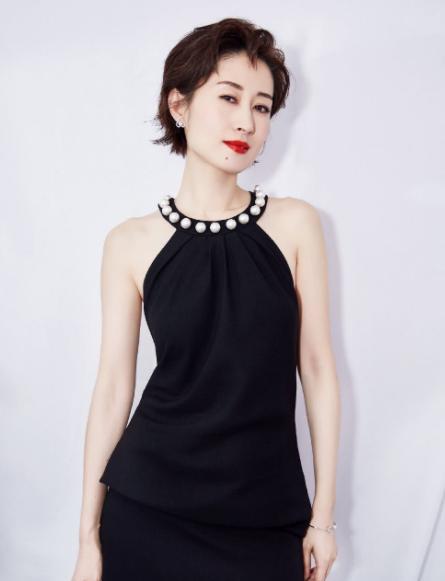 刘敏涛|46岁刘敏涛疑似恋情曝光，在车内与男子接吻，评论区纷纷表示祝福