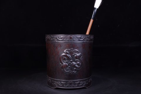 文房|回流:老紫檀木雕文房笔筒。