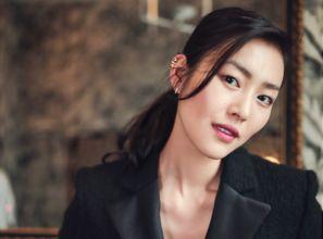 刘雯|职场女性还显稚嫩，跟着大表姐刘雯搭配衣服，气质优雅还高级