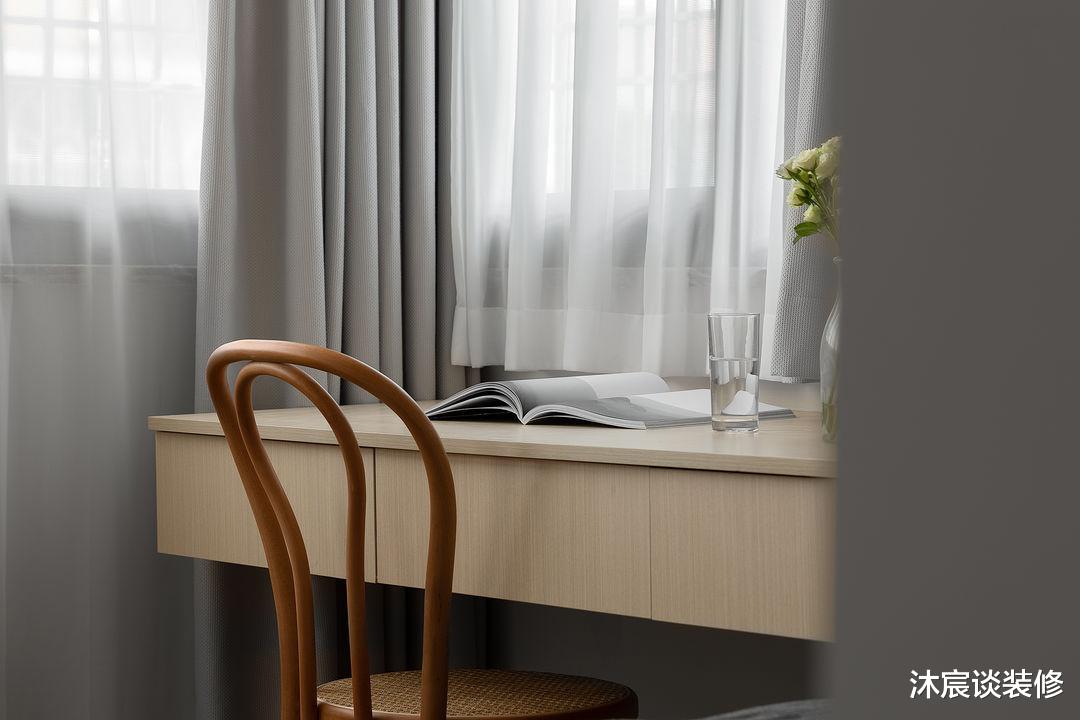 60平装出了3室2卫,用纯白与原木,不豪华却温暖治愈,收纳也超多