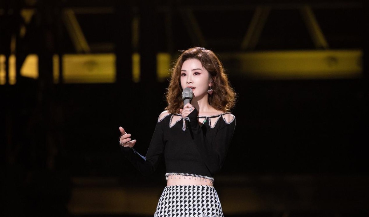 乘风破浪的姐姐|才播1期，人民日报、国家广电总局轮流点评《浪姐3》，字字珠玑