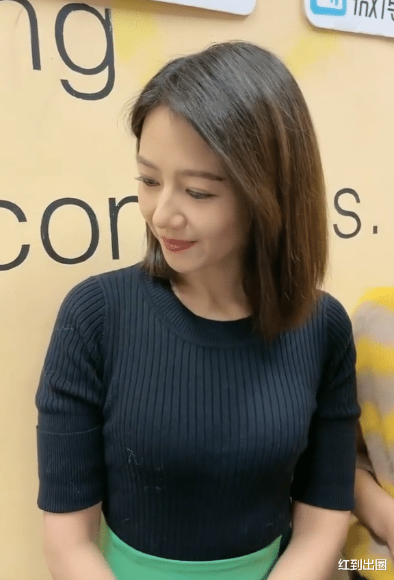 高圆圆|42岁高圆圆“扫楼”生图曝光，穿紧身裙胯部突出，腰臀比例太优越