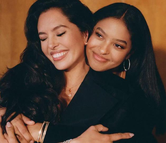 |太美了!40岁瓦妮莎一身红衣亮相身材傲人,19岁大女儿比妈妈高壮