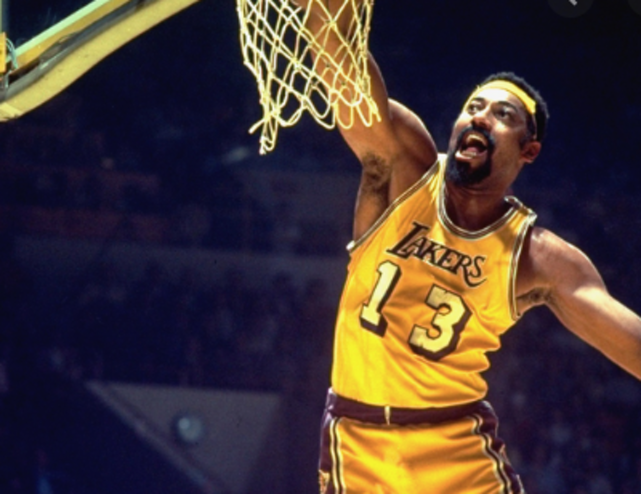 篮球|NBA75年历史上，称得上顶级巨星的球员都有谁？严格评价不过12人