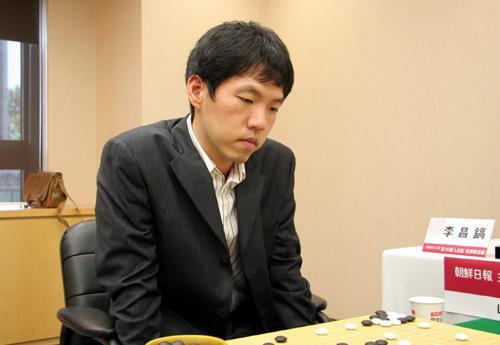 曼城|总胜局数近700盘，申真谞被0.5目淘汰出局一点也不冤！