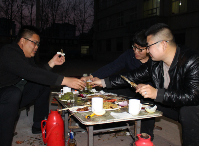 “他不偷烟油就不会喝死,凭什么赔偿56万!”