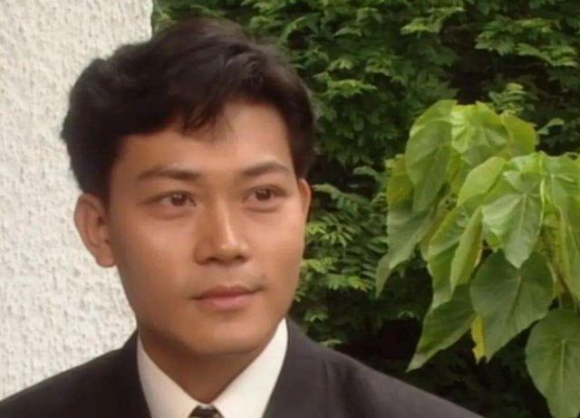 曾伟权|曾伟权一生未娶，59岁病逝没有子女送终，生命最后与一只小狗相伴