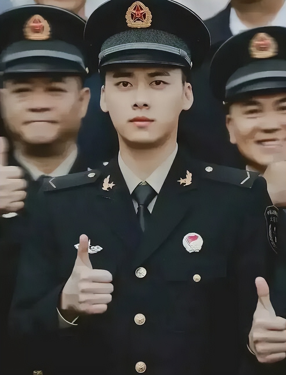 肖战|10位当红男星军装照 有人油头粉面有人是真正的铁汉子