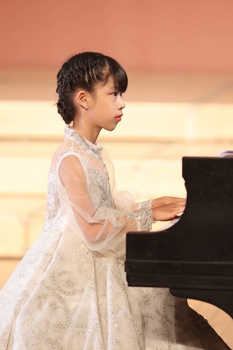 2022年杨景舒钢琴独奏音乐会在中央民族乐团音乐厅成功举办