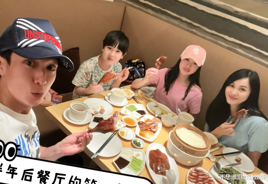 吴尊|吴尊带一双儿女旅游，NeiNei和max长相太像爸妈，姐弟同框颜值高