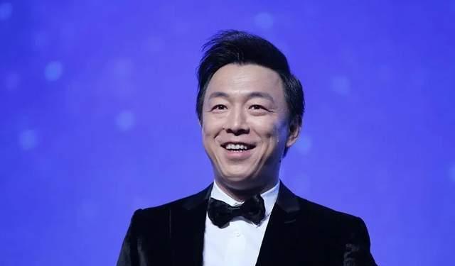 成龙|没想到2022年一开始，成龙和黄渤，就给许多大明星，敲响了警钟