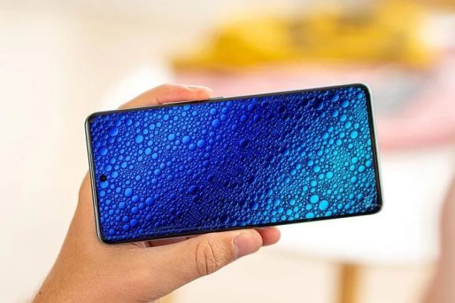 手机vivoV25Pro：年轻吸睛的外观设计、出色的摄像头和快充