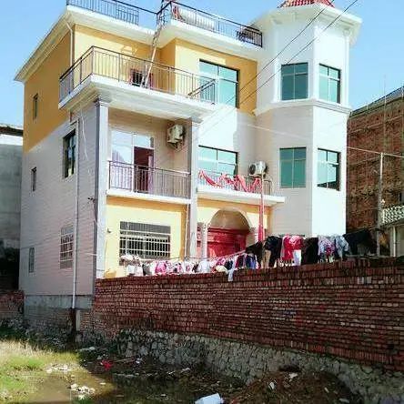 晒晒我家农村花了50多万的自建房,特别喜欢的是客厅的隔断!