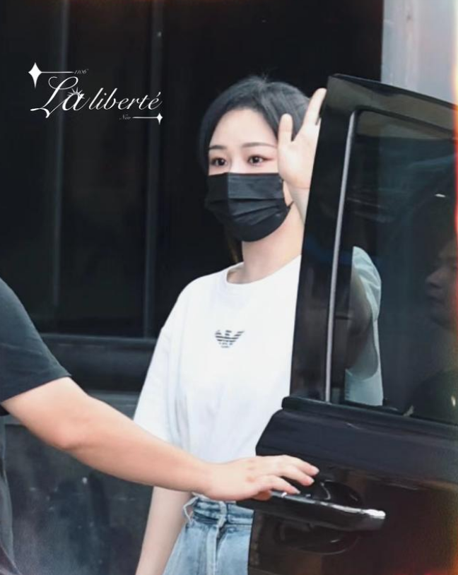 杨紫 杨紫《你好星期六》录制，2个造型搭配双马尾，梦回90年代