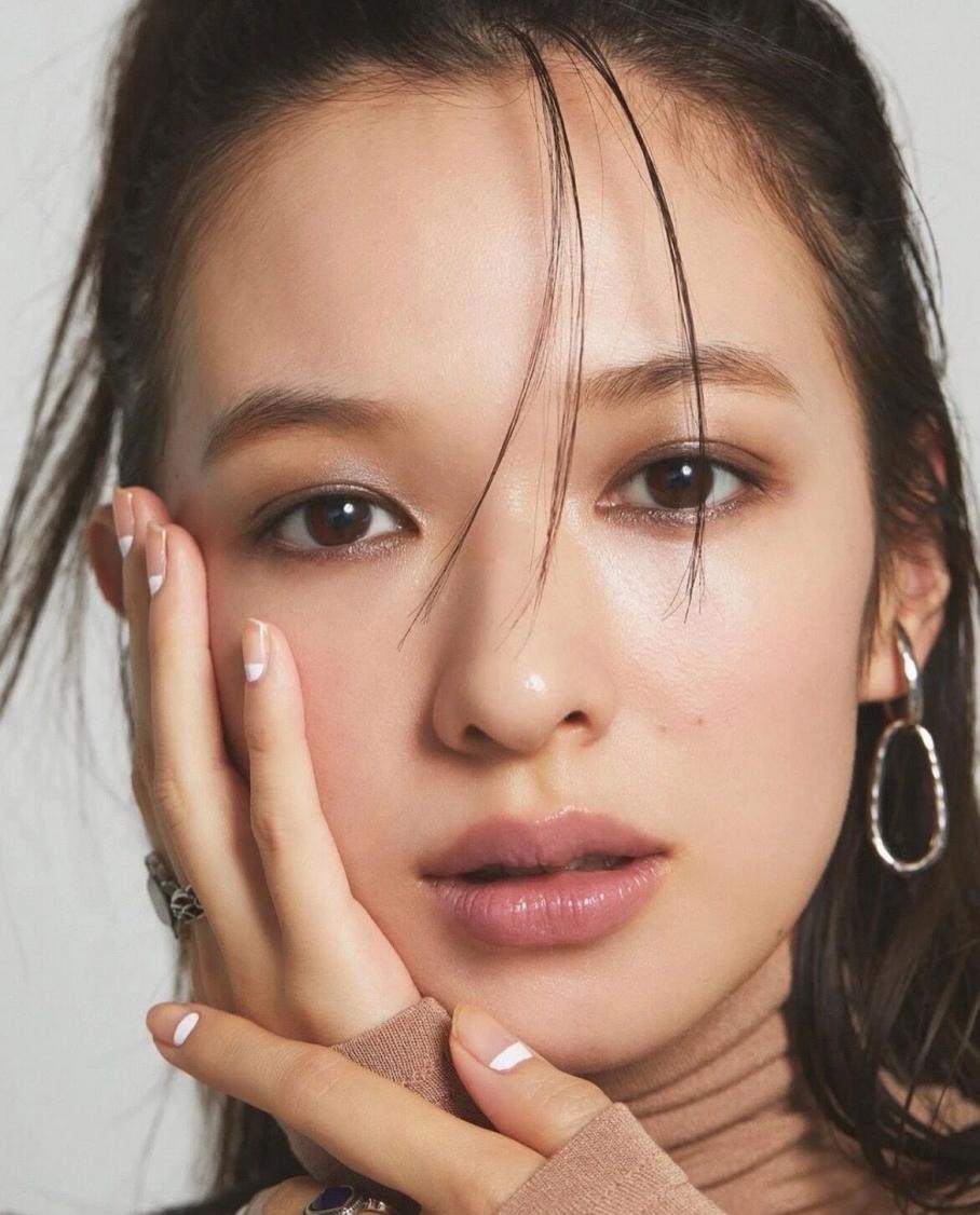 化妆 为什么“大城市”的女孩喜欢素颜,而“小县城”的女孩更喜欢化妆