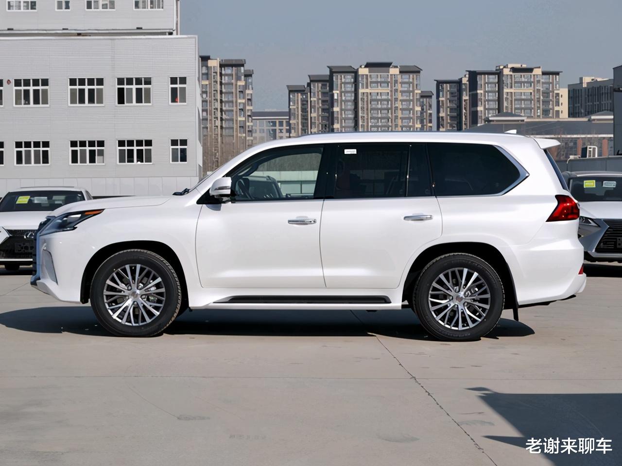 开完雷克萨斯LX570,再换到路虎揽胜上,车主:对比差距明显