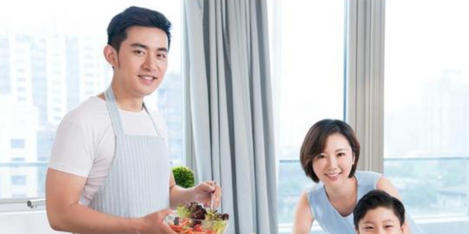 43岁保姆自述:雇主每月给我9000工资,却要求我每天给她洗脚