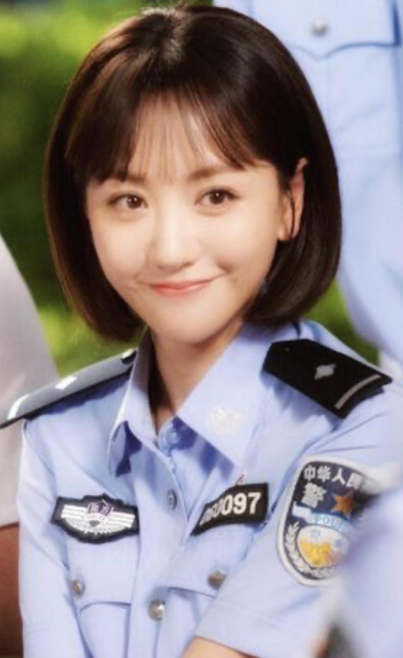同样是“女警照”,把颜丙燕和杨幂等人放在一起看,差别就出来了