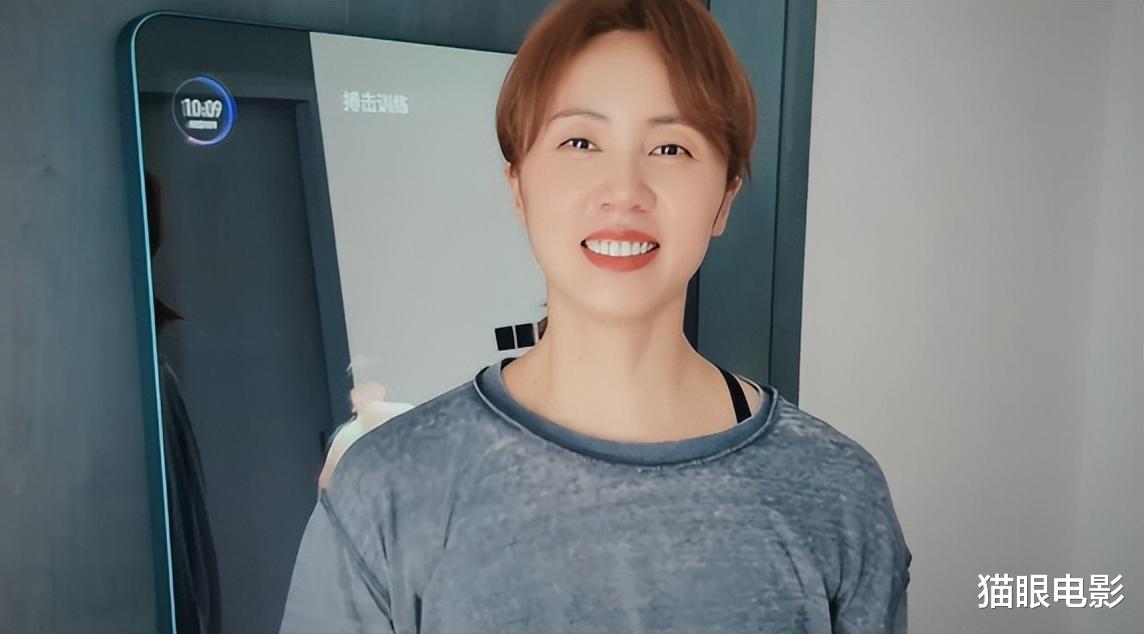 孙莉|孙莉晒小儿子正脸照，一家五口高颜值，网友：和妹妹一样都像爸爸