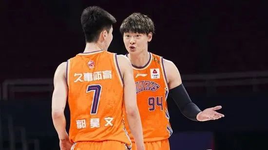 季后赛|服了！17分钟0出手！最菜的中国新星！以后别想打NBA